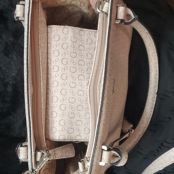 EUC Guess shoulder bag - Picture 3 of 5